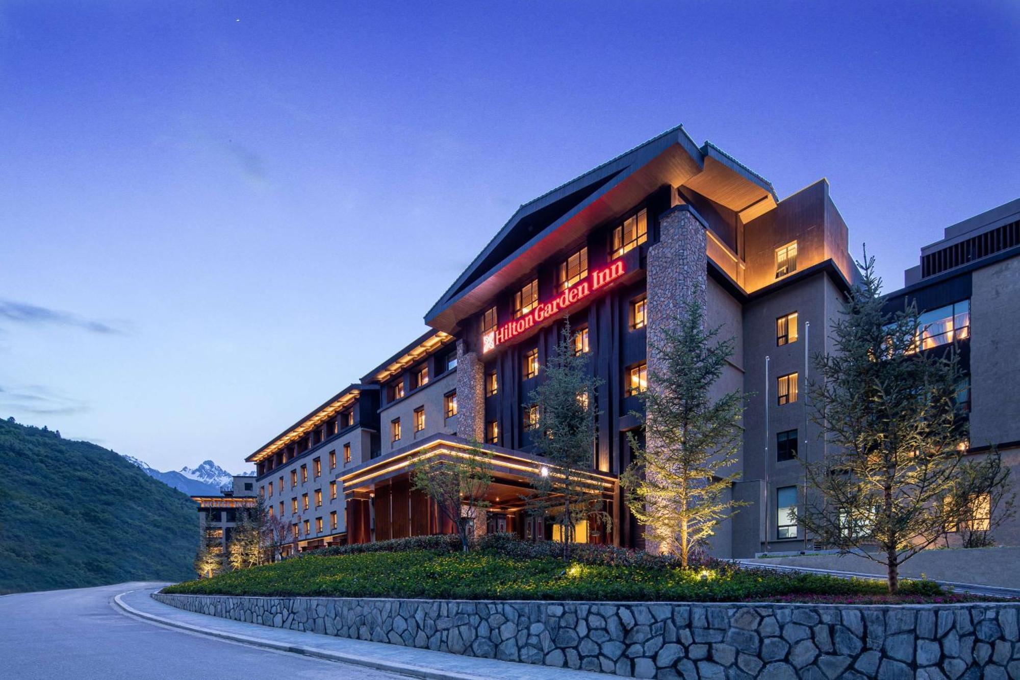 Hilton Garden Inn Jiuzhaigou Exteriör bild