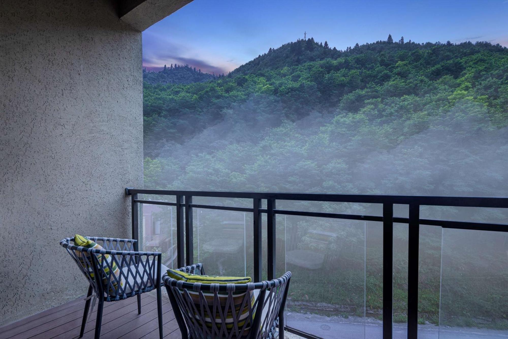 Hilton Garden Inn Jiuzhaigou Exteriör bild