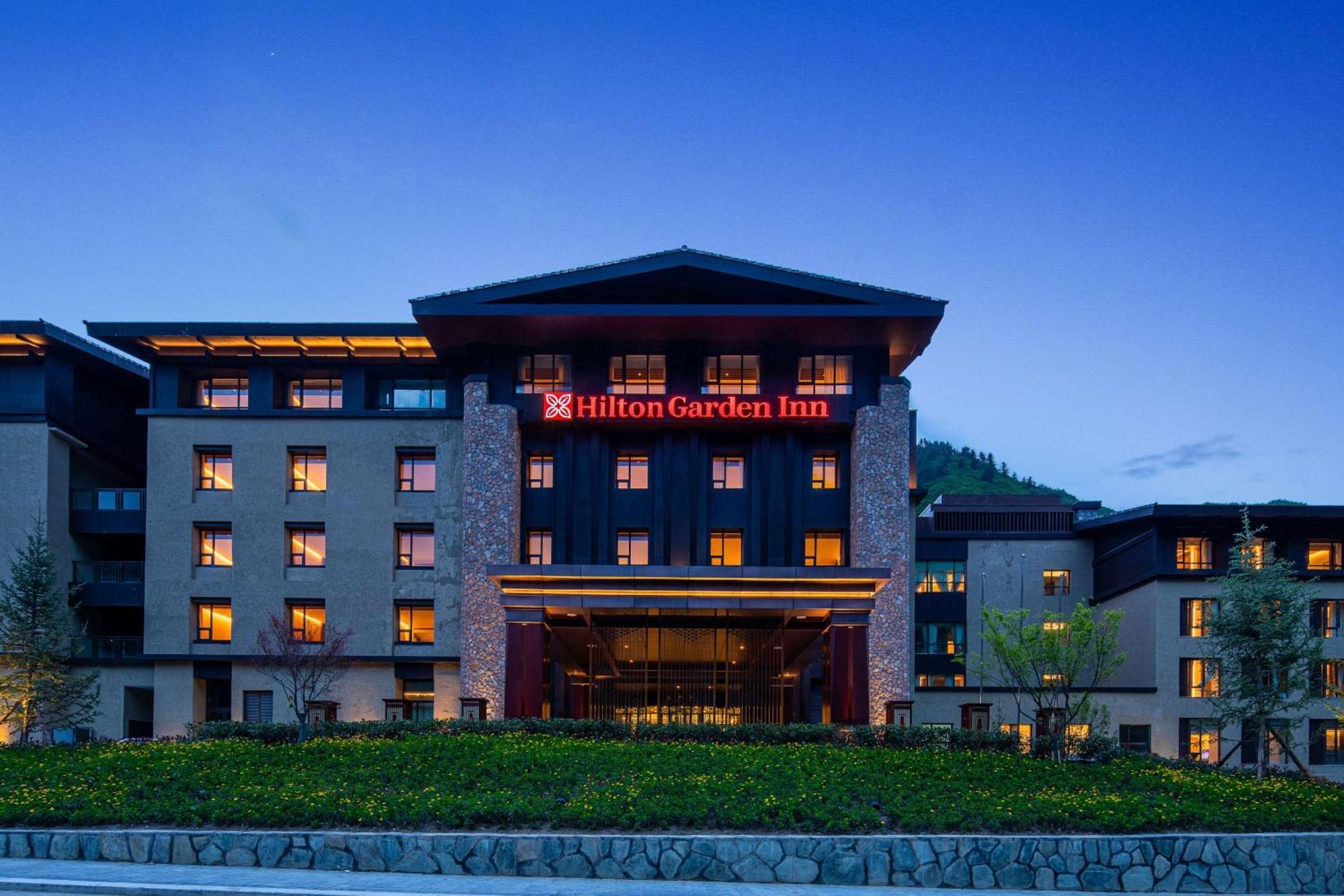 Hilton Garden Inn Jiuzhaigou Exteriör bild
